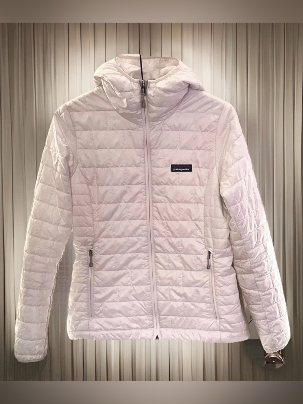 PATAGONIA Nano Puff Hoodie White Women’s Small Retail $299.